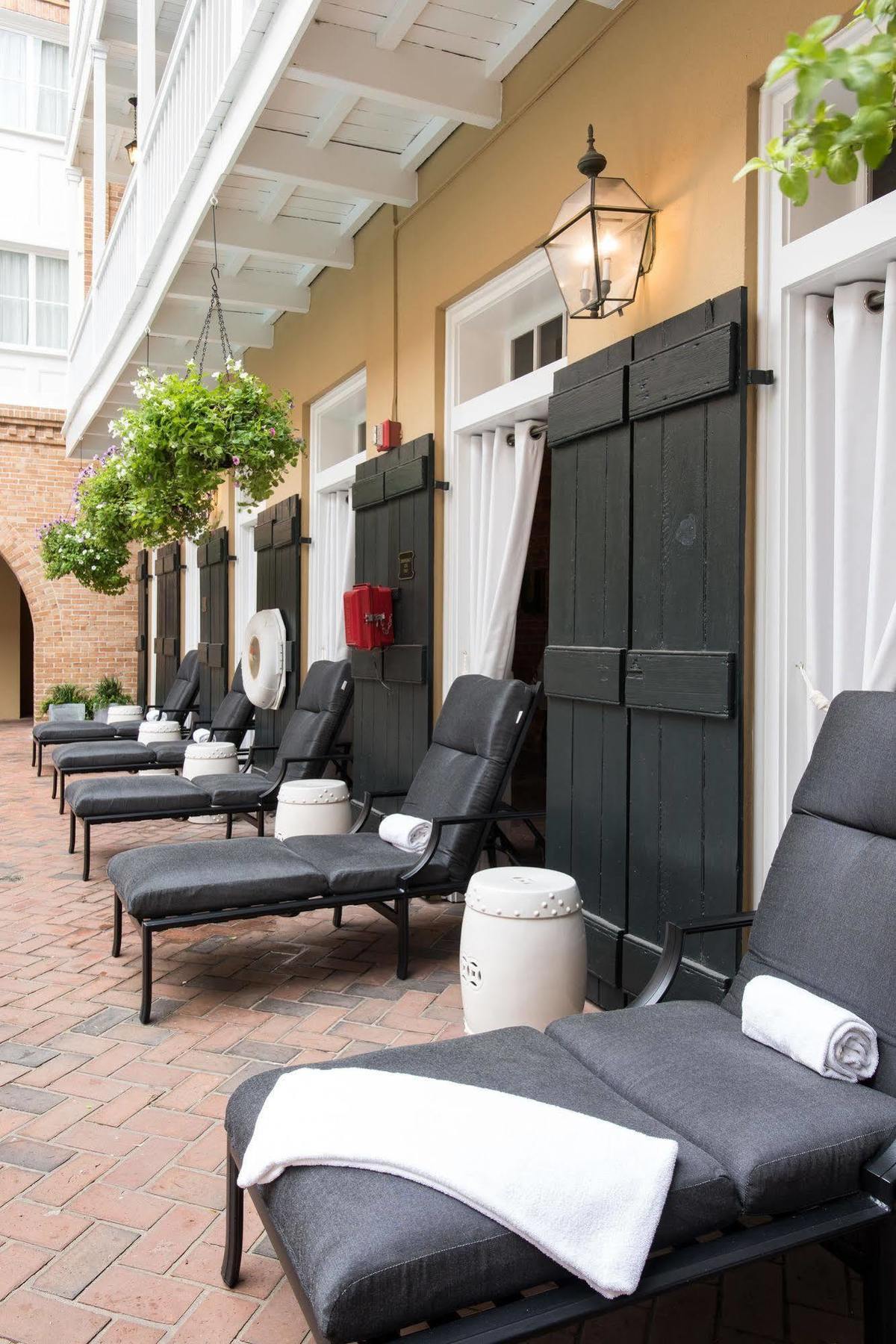 Holiday Inn Hotel French Quarter-Chateau Lemoyne By Ihg New Orleans Exterior photo
